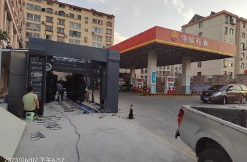 马蒂亚斯隧道式全自动洗车机威海中国石油加油站！快捷可靠性好！设备外观美观大方！