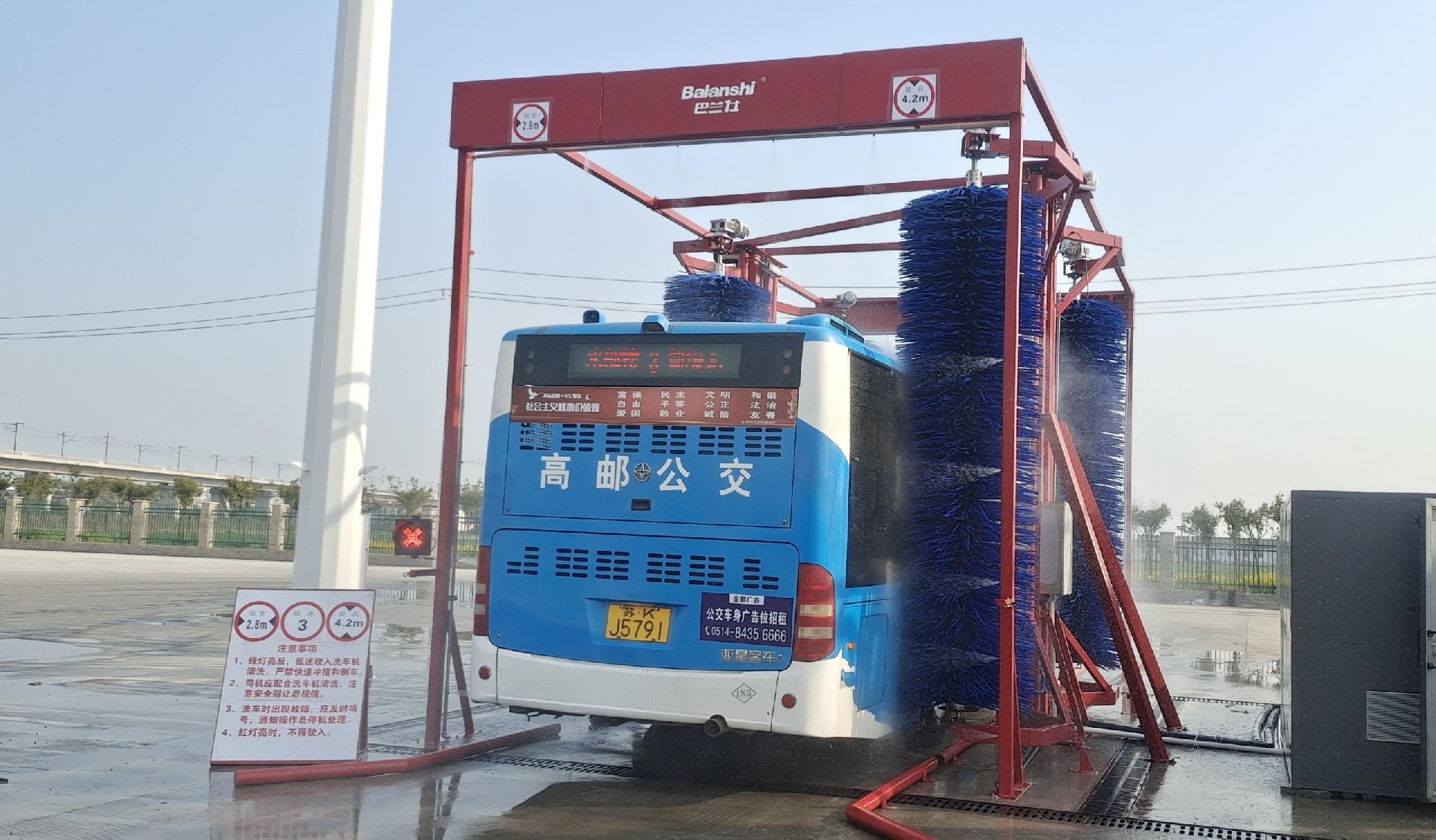 江苏省高邮大巴安装通过式大巴洗车机