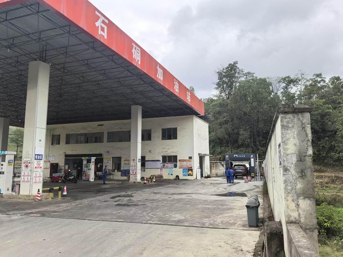 贵州石硐加油站1.jpg